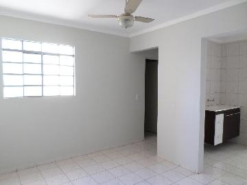 Alugar Apartamento / Padrão em Araçatuba. apenas R$ 690,00